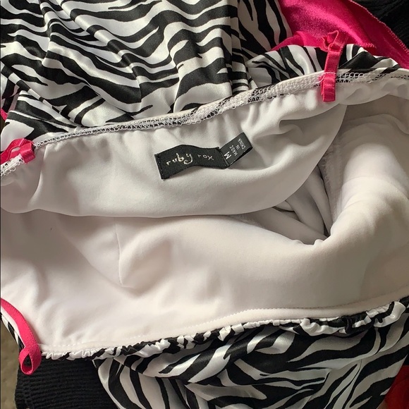 Animal print evening dress with pink trim - Picture 5 of 5